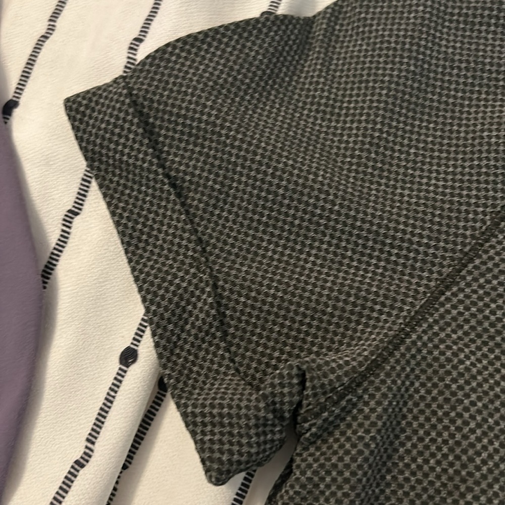 Lululemon - Picture 4 of 5